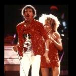 Lionel Richie Instagram - What a life! What a show! What a talent! Your resilience was a lesson for us all. I will miss you, my dear friend! Thanks for the memories…🕊️🖤 #tinaturner