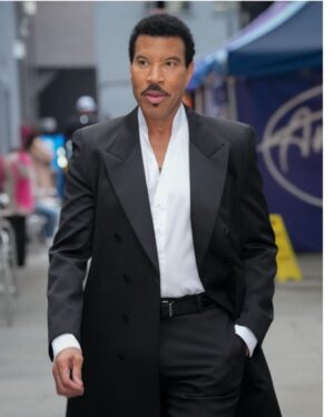 Lionel Richie Instagram - THE GRAND FINALE// Unforgettable Moments, Extraordinary Talent ⭐️ It’s time to find the Next #AMERICANIDOL! Let’s go !! 

In full @ysl @davethomasstyle 

📸 Dirk Vanoucek