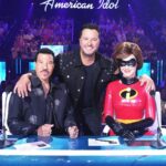 Lionel Richie Instagram - Can you believe it’s already time for the #IDOLFINALE 🌟💙?! Who is ready to meet the next #AmericanIdol tonight? 🙋🏽‍♂️