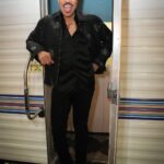 Lionel Richie Instagram - Moments before hitting the #Idol stage 🕶️✨
