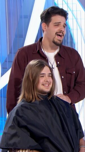 Lionel Richie Instagram - @theesingingbarber Noah Peters takes on #IDOL and gives @colinstough a haircut! 💈🎶 New episode TOMORROW, 8/7c on ABC!