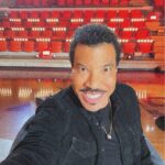 Lionel Richie Instagram - Are you ready to see more #Idol hopefuls shoot their shot tonight? 🏀 I know I am 🙌🏽💙
