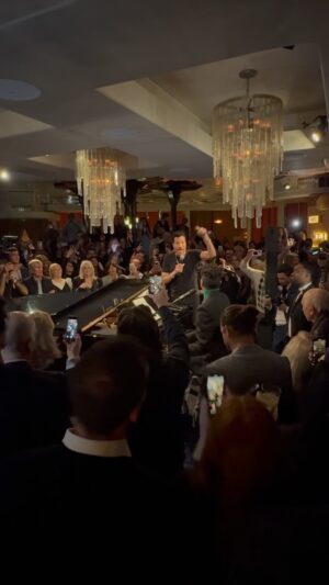 Lionel Richie Instagram - 💥 The Greatest Night in Pop - streaming now @netflix — ALL NIGHT LONG 💫 @delilah with the @netflix fam - @jonbatiste @andradaymusic @baomnguyen @julian0ttingham @bruce.eskowitz @lisaparigi @tedsarandos  Just killing it