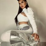 Lis Vega Instagram - 🤍 In my world there are only paths full of possibilities, learning, love, good energy, light and high vibrations. #nevergiveup #newmusic #comingsoon #lapoetadelourbano #myfoow by @mystikactivemx #newcollection 🤍 𝓜𝔂 𝓵𝓲𝓯𝓮