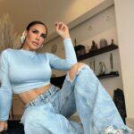 Lis Vega Instagram - 💙 deja que baile tu corazón , di una palabra amable, regala una sonrisa , inspira amor , se bondadoso/a empatico/a deja un destello de luz cada día de tu vida a tu paso 🫶🏼♾️ No sabemos por las batallas internas que están pasando las personas que nos rodean y en nuestro camino 🫶🏼 Apaga el ruido exterior y vuela 🦋 #goodday #loveislove #loveyourself