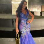 Lis Vega Instagram - Que el sueño valga el desvelo ✨♾️🫶🏼🇲🇽💙 Fue una noche mágica llena de sorpresas , mi corazón está en plenitud , gracias universo por seguir soñando despierta 🫶🏼♾️🙌🏻🕉️ Ame este diseño del gran diseñador mexicano @mitzyofficial_ tqm y admiro amigo mío 💙 Y #stylehair by @alexismay2feel mi hermano 💙 #gala #coronacion #diainternacionaldelmariachi #mexico #alfombraroja #womasstyle #glamour #cantante #actriz #latina #cubana #mexicana 🫶🏼 Mexico City, Mexico
