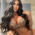 Lis Vega Instagram - Era la princesa de PAPI PERO AHORA SOY SU REINA 👑 #loveisintheair 🪐🙌🏻♾️🫶🏼 . . . . . #hairtransformation by @alexismay2feel siempre me@dejas tan top hermano mío amo todos los looks que me haces por 20 años te adoro gracias ♥️ #onlyfans #linkinbio #sincensura #playboy #playboylatinoamerica #playboymx Link in Bio
