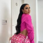 Lis Vega Instagram - 💕 Si sientes paz aún con el ruido externo es que tomaste las decisiones correctas 🫶🏼 Bello día mi gente hermosa 💕 #lapoetadelourbano #myflow @mystikactivemx 💕 los mejores tops, legins,la mejor calidad y variedad , los más tops 🫶🏼♾️ #namaste 🕉️ #womansstyle #outfits #style #mexico #latina #celebrities 𝓜𝔂 𝓵𝓲𝓯𝓮