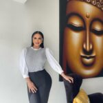 Lis Vega Instagram - El destino lo construyes día a día , el camino hay que abrazarlo, amarlo , agradecerlo , sentirlo y vibrarlo 🫶🏼♾️ Un día a la vez 🙌🏻♾️ solo por hoy 🤍 Todo pasa , todo sana y todo se transforma desde el amor 🕉️ #namaste #lapoetadelourbano #mylife 🫶🏼