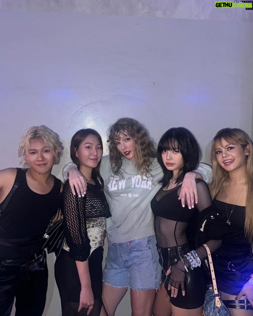 Lisa Instagram - Had such a blast at The Eras Tour! Amazing performance💘 @taylorswift