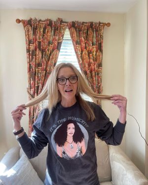Lisa Kudrow Instagram - Last set available…see bio for more info. ❤️