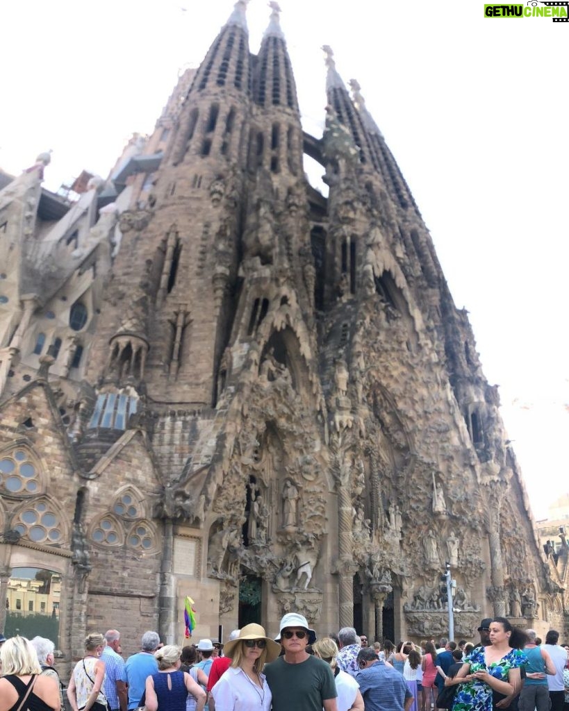 Lisa Kudrow Instagram - Tourists “total” in Barcelona! Beautiful places and relatives!! Beyond fun.