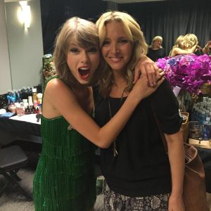 Lisa Kudrow Instagram - 😻