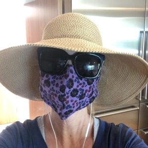 Lisa Kudrow Instagram - Thank you @ariyelawaldcohain fantastic costume designer from WebTherapy. THANK YOU.  #facemask