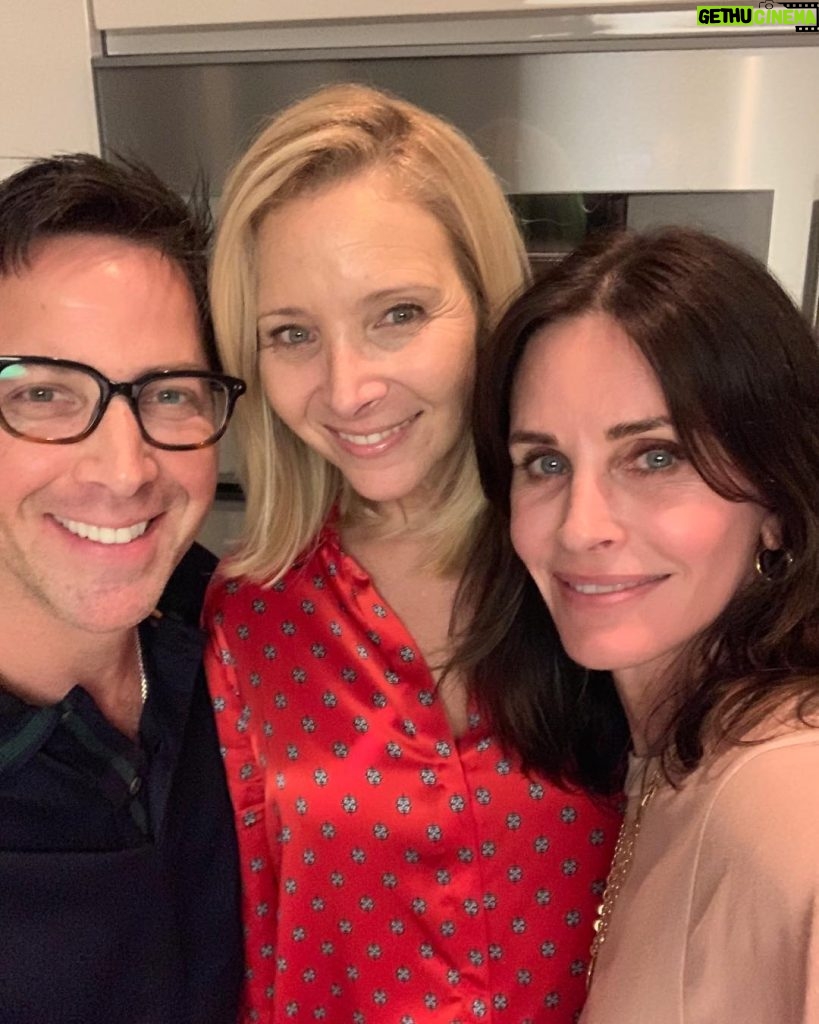 Lisa Kudrow Instagram - Happy Birthday and Bon Courage to my friend and partner @danbucatinsky thank you @courteneycoxofficial for a great evening!