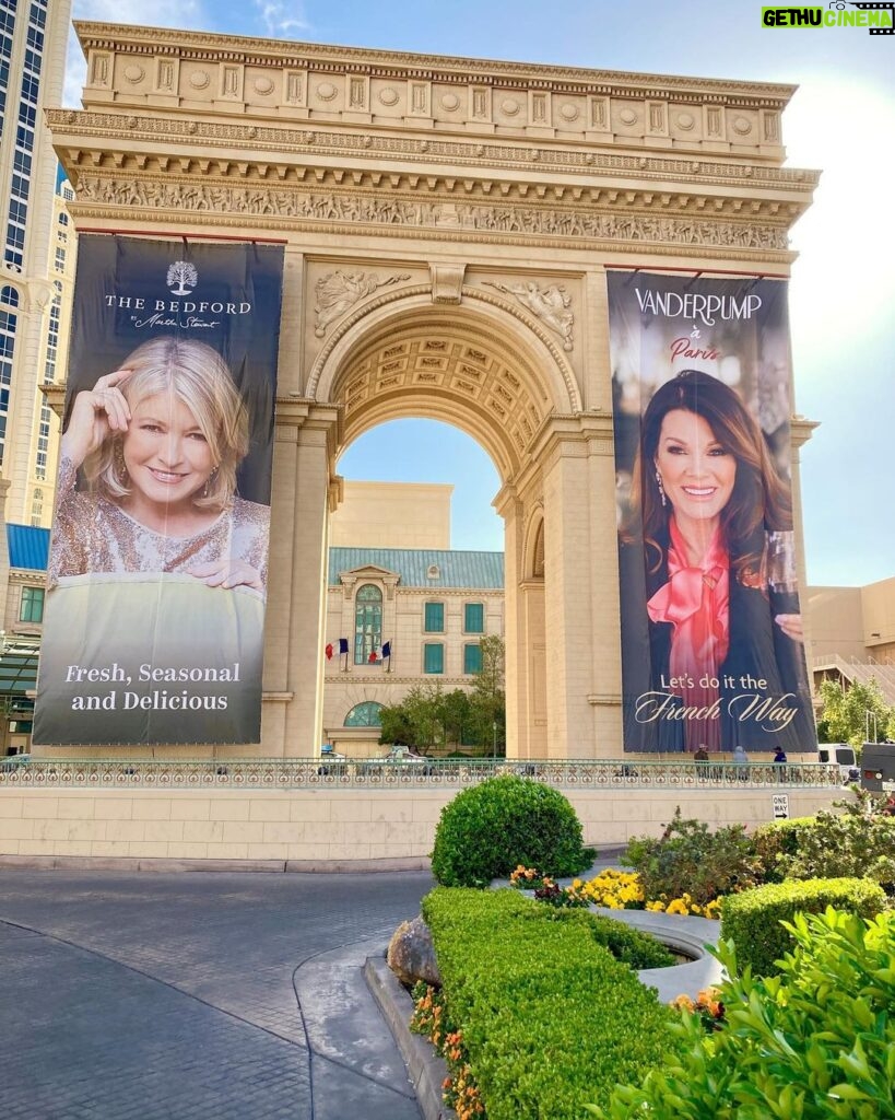 Lisa Vanderpump Instagram - Somebody amazing by my side! Excited! @marthastewart #larcdetriomphe @vanderpumpparis @parisvegas