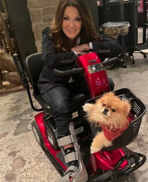 Lisa Vanderpump Instagram - Well we are still getting work done! @vanderpumpparis #vanderpumpparis #vanderpumpalain