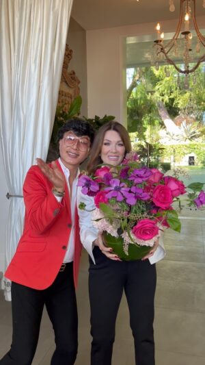 Lisa Vanderpump Instagram - Smell the roses 😘🌹💐🌺🌷🌸🌹
