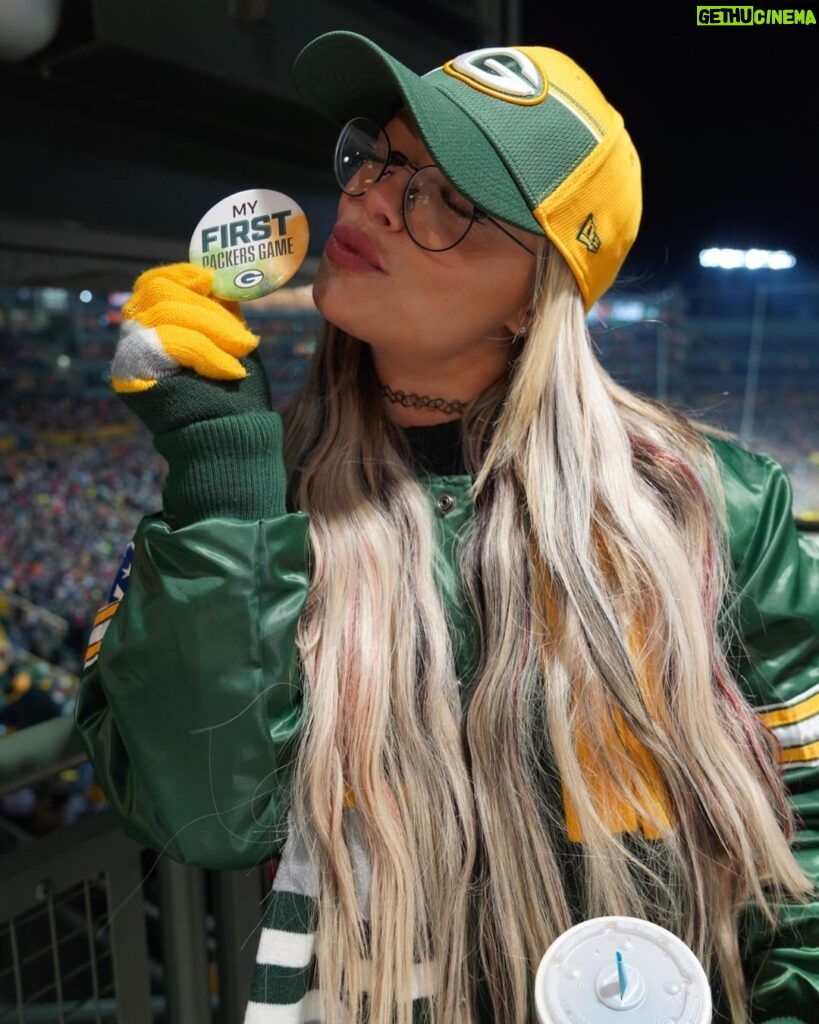 Liv Morgan Instagram - Y’all 🥹 I absolutely loved my time in Green Bay. I can’t thank the @packers enough for their hospitality and for making me feel so welcomed. I had an amazing experience, but met even more amazing people. & what a freakin WIN 🤩 #GoPackGo 4 life 🧀✨ Don’t forget to checkout Friday night Smackdown here December 15th at the @reschcomplex 😉 Lambeau Field