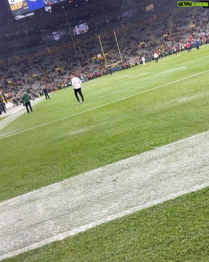 Liv Morgan Instagram - Y’all 🥹 I absolutely loved my time in Green Bay. I can’t thank the @packers enough for their hospitality and for making me feel so welcomed. I had an amazing experience, but met even more amazing people. & what a freakin WIN 🤩 #GoPackGo 4 life 🧀✨ Don’t forget to checkout Friday night Smackdown here December 15th at the @reschcomplex 😉 Lambeau Field