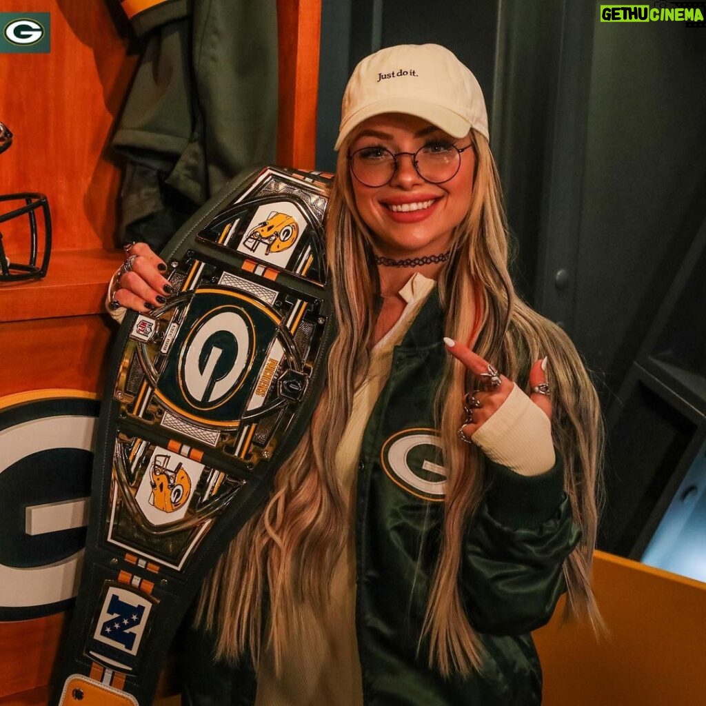 Liv Morgan Instagram - @wwe Superstar @yaonlylivvonce is here! Liv Morgan took a tour of @lambeaufield & surprised @showtyme_33 with a #Packers WWE Legacy Title Belt. 🏆 #GoPackGo Lambeau Field