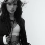 Lizeth Selene Instagram - La autenticidad y encanto de Selene son algunos de los atributos que pudimos conocer en esta nueva edición de Marie Claire donde protagoniza nuestra portada junto a @calvinklein. Selene se ha convertido en una voz joven capaz de mover a otros. Nos mostró su lado más real, intereses espirituales y filosofía de vida: “Todo lo que hagas en esta vida tendrá que ver con la eternidad”, comentó @lizethselene 🦋❤️‍🔥 También nos habló sobre su próxima serie “Yellow” y su personaje Nico✨ Créditos: Director editorial: @gerardangulo Fotografía: @Carlos_ruizc Realización: @sergio.valenzuelach Maquillaje: Gustavo Bortoloti Peinado: @Carlosarriolahair Asistente de Fotografía: @eugenio_vargaci Asistente de Moda: @michortizand y @lilly.azul Asistente de Producción: @marthalvarezbernal