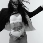 Lizeth Selene Instagram - La autenticidad y encanto de Selene son algunos de los atributos que pudimos conocer en esta nueva edición de Marie Claire donde protagoniza nuestra portada junto a @calvinklein. Selene se ha convertido en una voz joven capaz de mover a otros. Nos mostró su lado más real, intereses espirituales y filosofía de vida: “Todo lo que hagas en esta vida tendrá que ver con la eternidad”, comentó @lizethselene 🦋❤️‍🔥 También nos habló sobre su próxima serie “Yellow” y su personaje Nico✨ Créditos: Director editorial: @gerardangulo Fotografía: @Carlos_ruizc Realización: @sergio.valenzuelach Maquillaje: Gustavo Bortoloti Peinado: @Carlosarriolahair Asistente de Fotografía: @eugenio_vargaci Asistente de Moda: @michortizand y @lilly.azul Asistente de Producción: @marthalvarezbernal