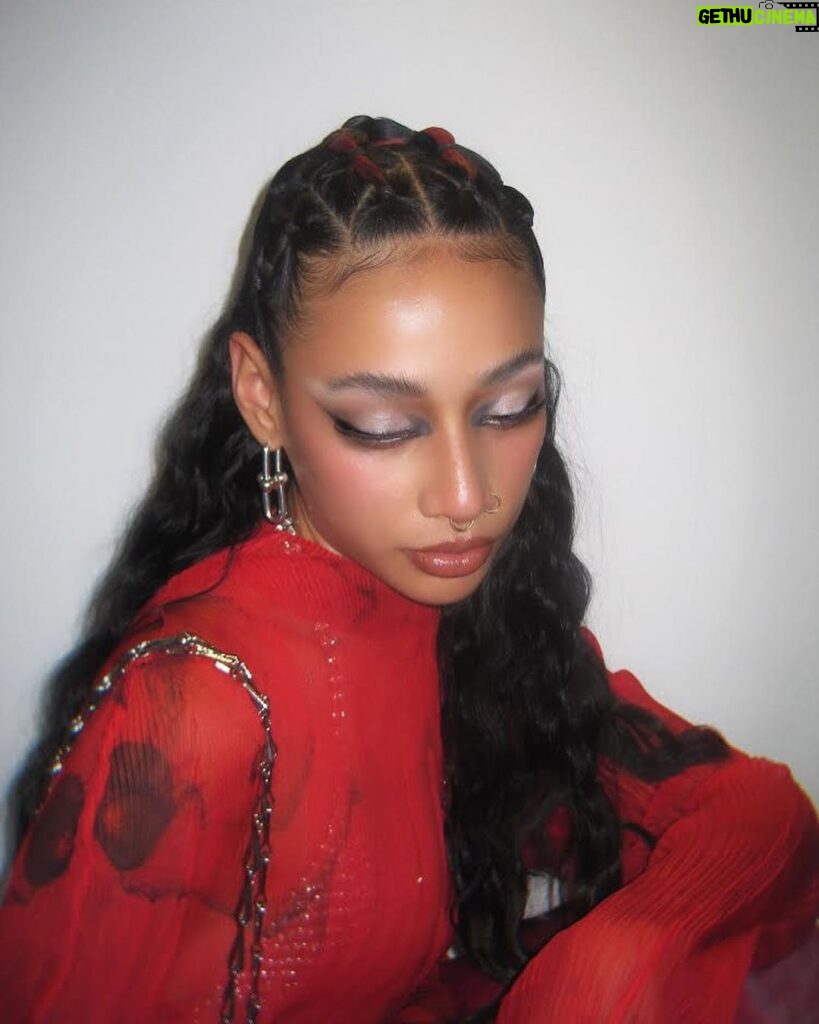 Lizeth Selene Instagram - en fuego❤️‍🔥🌹 hair @interdimensionalife makeup @adrianglezc styling @jj.rizo wearing @tiffanyandco @pamelaocampo @pacorabanne @gabriellevenguer 💋