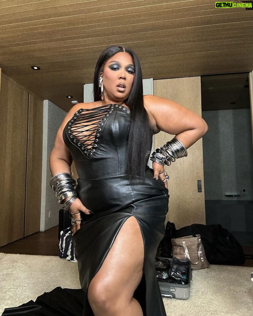 Lizzo Instagram - I know my face card never declines BUT THE BODY ALSO ☕️☕️☕️