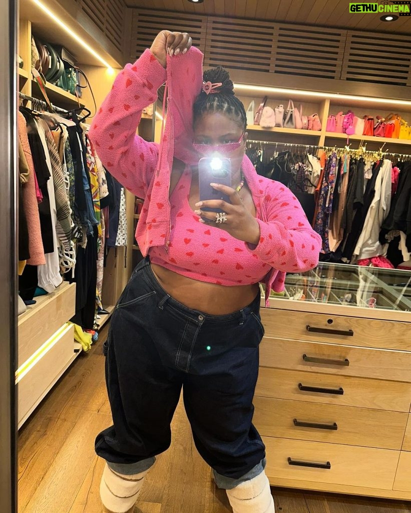 Lizzo Instagram - Actin skinny