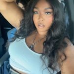 Lizzo Instagram - Had the best h-town weekend I got to see my besties and love on my people got a 3 wheel motion and shut down the galleria 🤘🏾🤘🏾