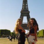Lizzy Greene Instagram - just posted a new youtube vid ~~ link in bio🇫🇷🇫🇷thee girlies take on paris🇫🇷🇫🇷:,))) ˚ʚ♡ɞ˚ ㅤᵕ̈ Paris, France