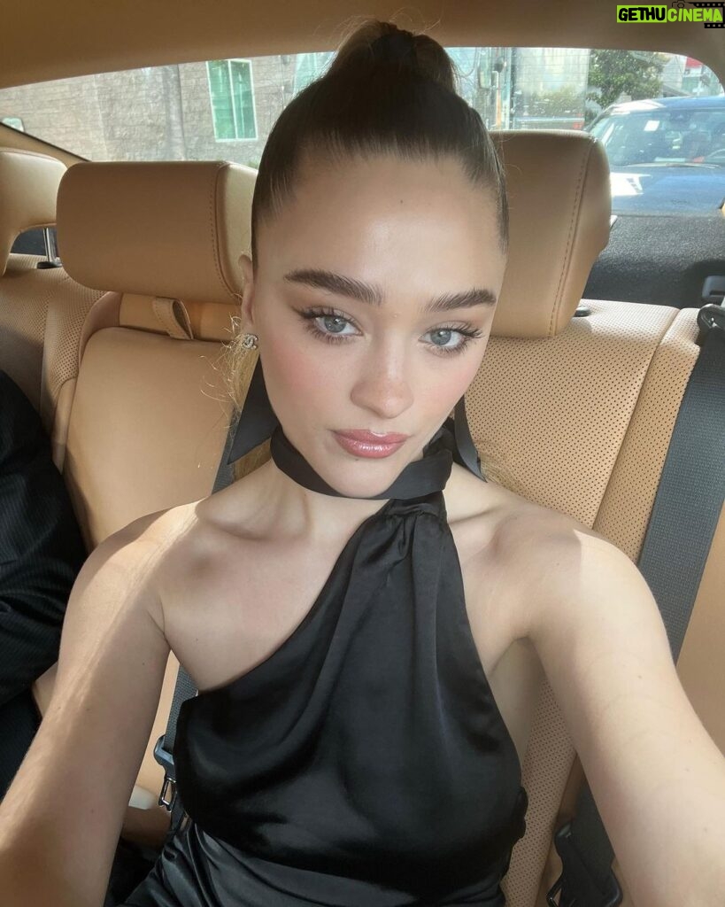 Lizzy Greene Instagram - one thing about me - im gonna wear black😇 #theflash ཐིཋྀ