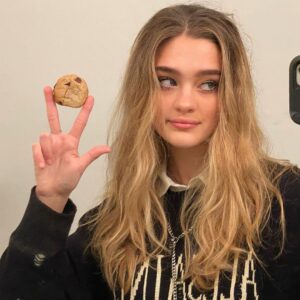 Lizzy Greene Thumbnail - 372.4K Likes - Most Liked Instagram Photos