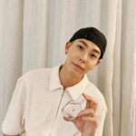 Loco Instagram – #광고 #라운드어라운드 #선물 
라운드어라운드의 새로운 향수 더 퍼퓸 미스트를 가장 먼저 만나봤어요✌️
저는 라일락의 은은한 잔향에 빠졌습니다…😌 캔들과 함께 선물로도 너무 좋을 것 같아요!