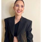 Lodovica Comello Instagram - Fuorisalone con @cosmopolitan_it 💜🌸 grazie a chi è passato!! Grazie: @terryterry82 MUA @samanta_pardini styling Thanks @stellamccartney blazer @motherdenim jeans @nalishop_italy jewels Milan, Italy