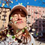 Lodovica Comello Instagram - È il periodo dell’anno in cui trovi coriandoli in anfratti del corpo che non sapevi di avere 🤹🏻‍♀️ Isola District of Milan