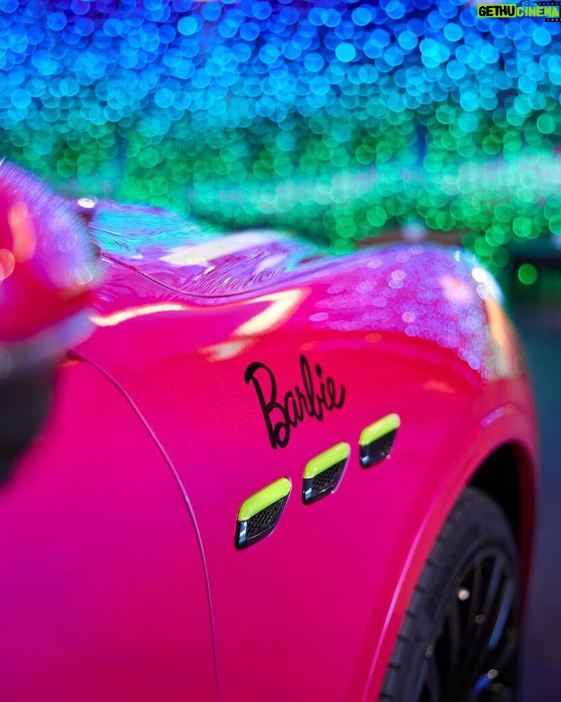 Lodovica Comello Instagram - Facciamo che la noia la lasciamo per la prossima vita 😉🔥💞 #Maserati sa come trasformare l’ordinario in straordinario, portando la magia di Barbie su 4 ruote. #MaseratiGrecale #EverydayExceptional @maserati_italia #Adv Milan, Italy