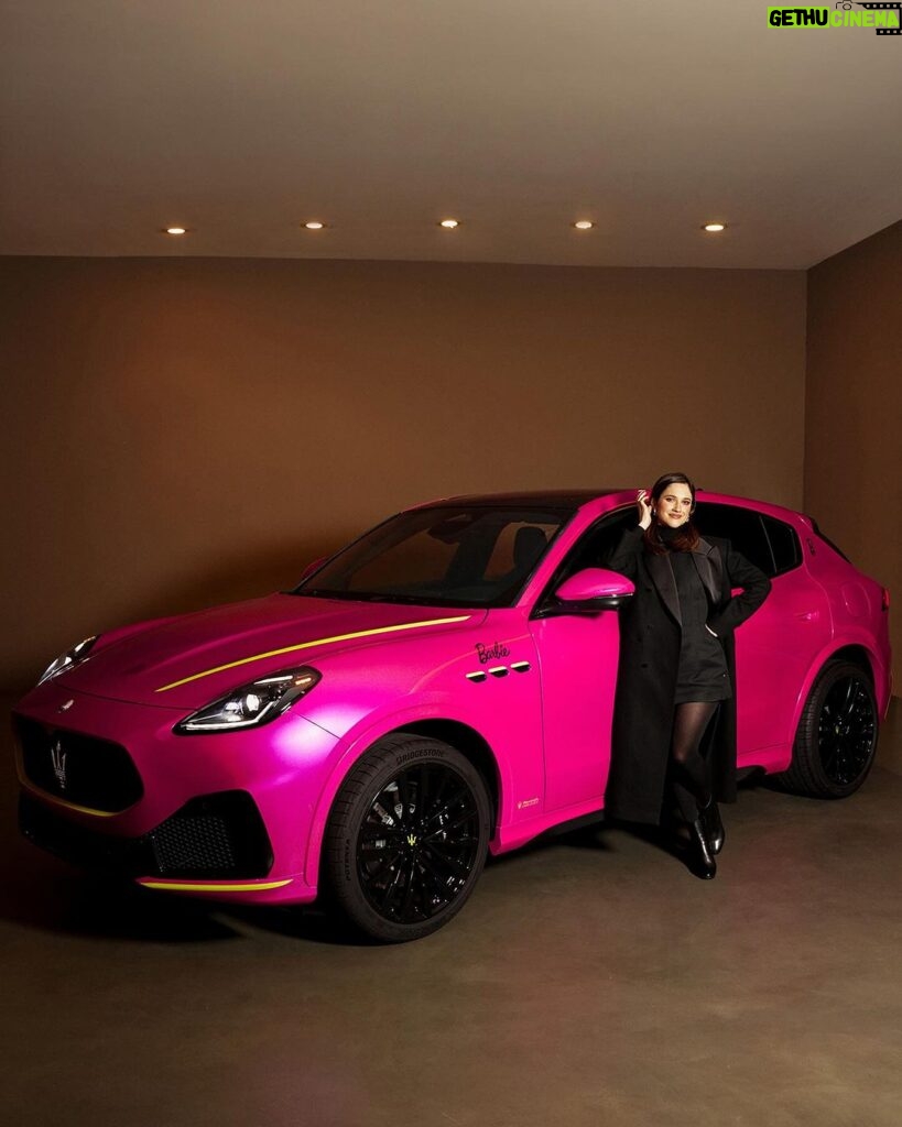 Lodovica Comello Instagram - Facciamo che la noia la lasciamo per la prossima vita 😉🔥💞 #Maserati sa come trasformare l’ordinario in straordinario, portando la magia di Barbie su 4 ruote. #MaseratiGrecale #EverydayExceptional @maserati_italia #Adv Milan, Italy