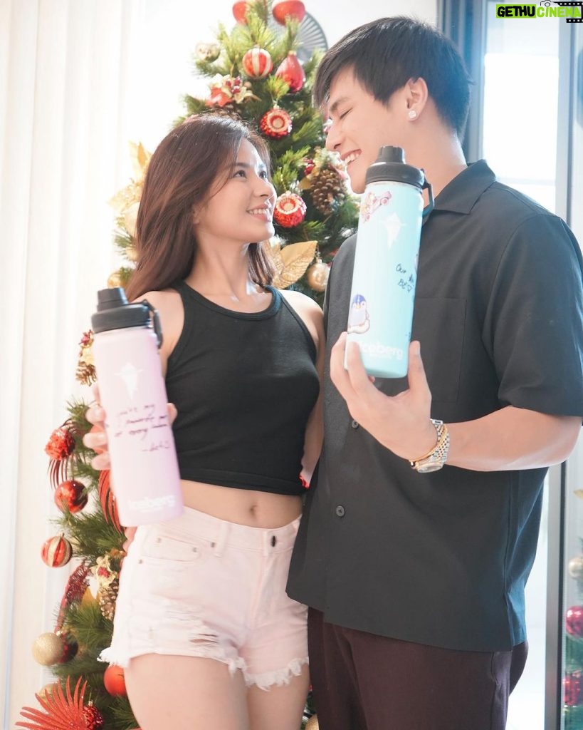 Loisa Andalio Instagram - 12.12 is here, and so are the perfect gifts! 🎁🎄🎅🏻 Treat your loved ones (and yourself!) to Iceberg Insulated’s Buy 1 Get the 2nd bottle at 50% off promo. 💜 Happy 12.12! #SipOfTheIceberg #IcebergInsulated @iceberg.insulated