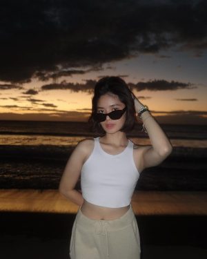 Loisa Andalio Instagram - quick update 🌊💕☀️🏖️🐚🌅 87 months today!

📍 @tanabeachvillas #TanaBeachVillas