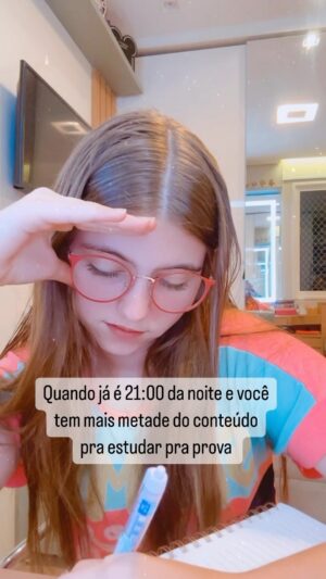 Lorena Queiroz Instagram - Isso tbm acontece com vcs, ou é só comigo?