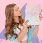 Lorena Queiroz Instagram - Não consigo escolher um só!!! Gente ,meus cadernos em #collab com a @mercipapelariafina ficou lindo d mais né?! Em breve estará disponível a coleção todinha pra vocês. Agora me conta aqui, qual vocês gostam mais?! #mercibylorenaqueiroz