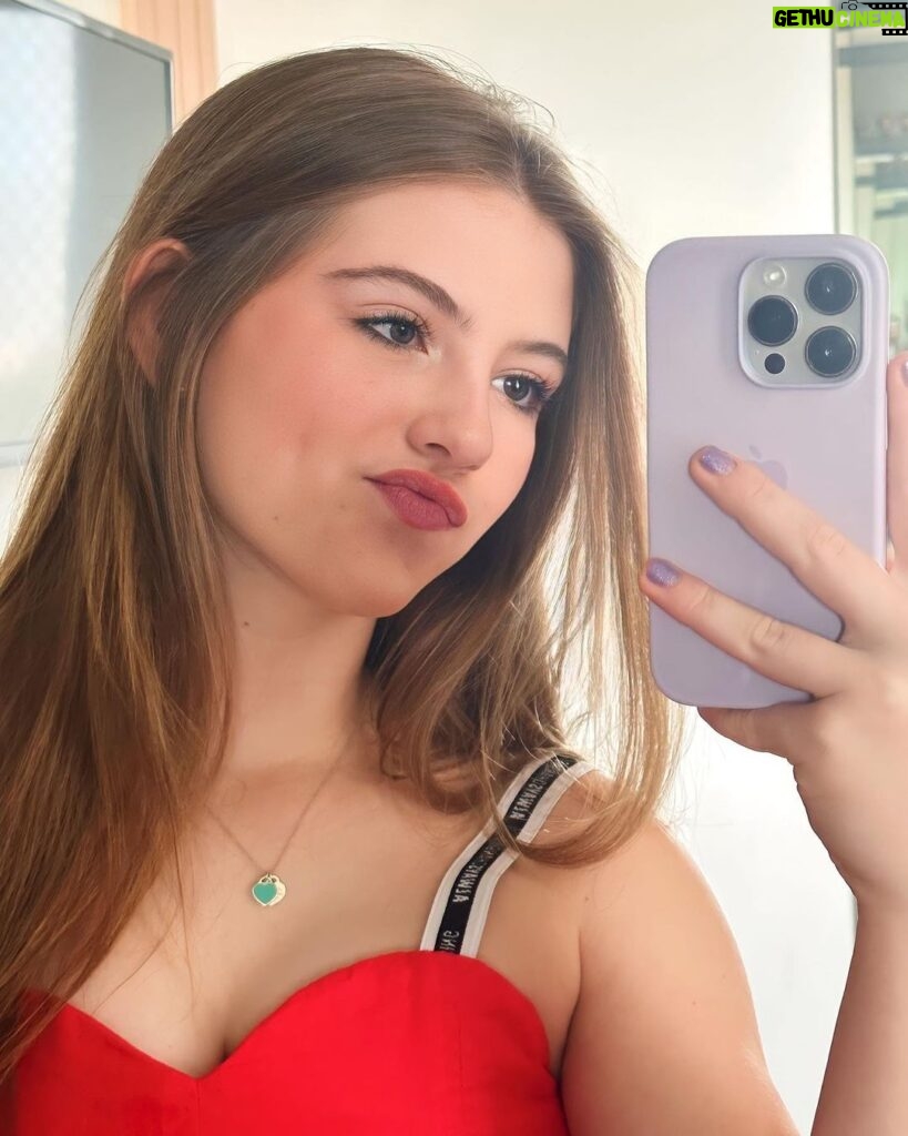 Lorena Queiroz Instagram - Amo uma #selfie mas nunca posto ☺️