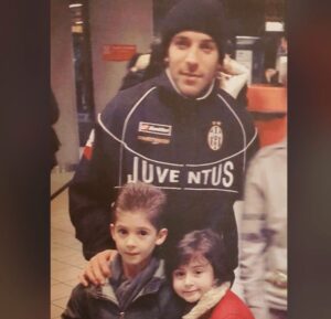 Lorenzo Ostuni Instagram - 20 anni dopo, stesse emozioni.
Grazie Capitano! ⚽️🏆