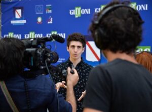Lorenzo Ostuni Instagram - io che spiego ai TG l’esatta funzione di una papera di gomma