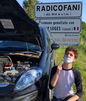 Lorenzo Ostuni Instagram - Rado e cofani a Radicofani