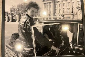 Louis Partridge Instagram - Pistol streaming now❤️‍🔥