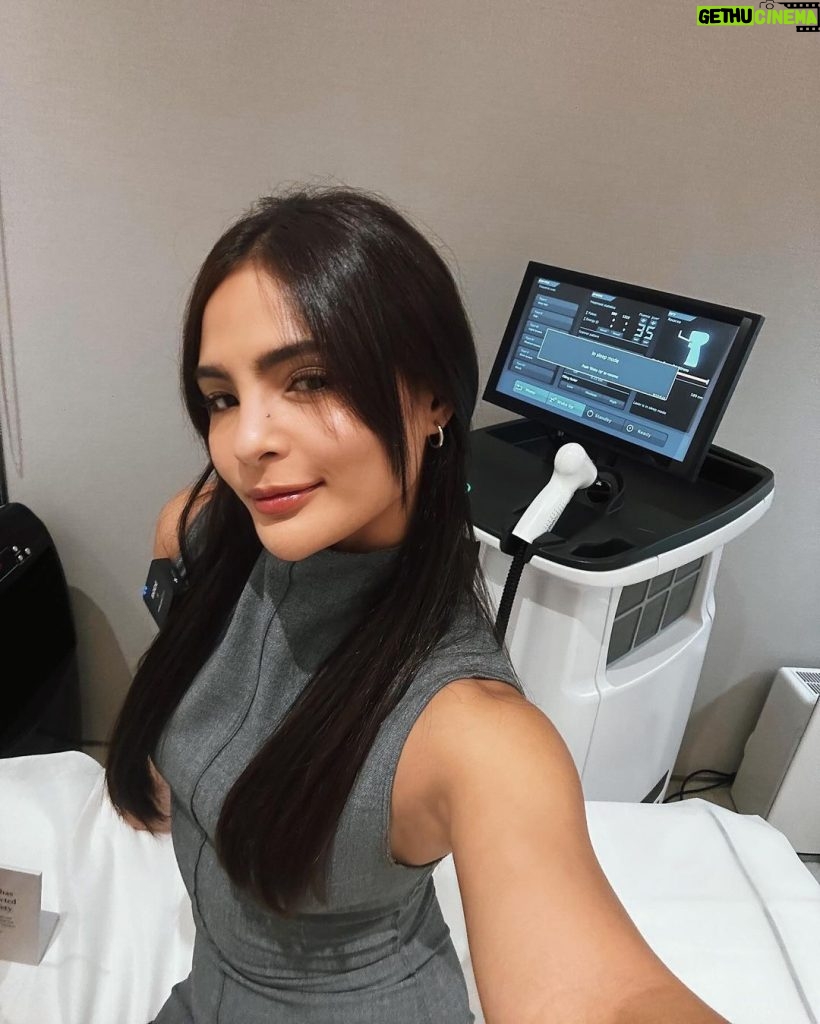 Lovi Poe Instagram - Saw the changes in my skin. Two words: it works ♥ Swipe left for a peek at the Advalight machine that helped me with my acne problems. I hope it works for you too! 🫶🏼 the first step is to recognize that we can get help…book a consultation with @belobeauty