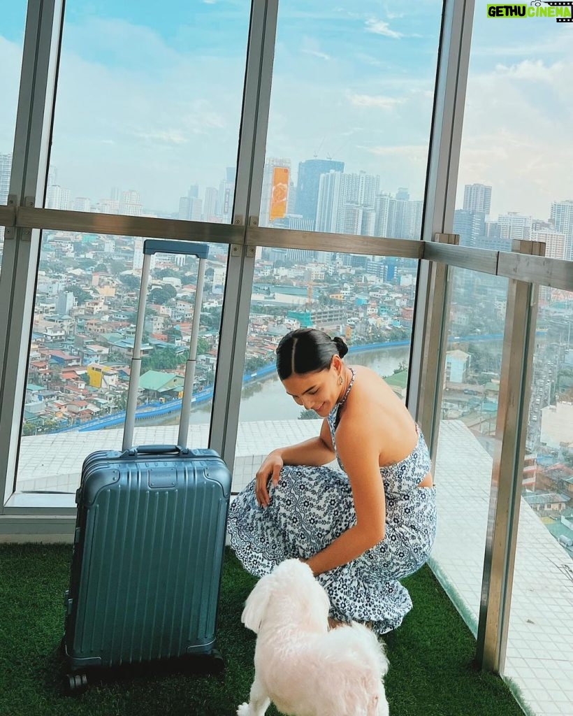 Lovi Poe Instagram - Someone always gets uneasy when he sees my @rimowa out…🥲🐾